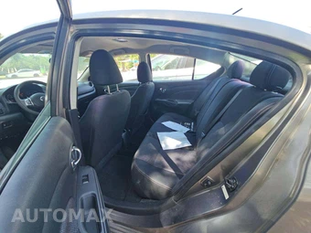 2014 Nissan Versa SV – miniatura 13