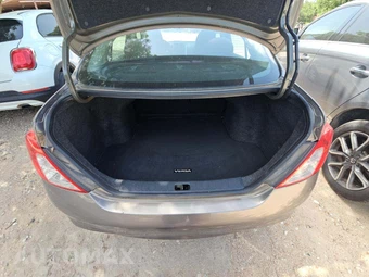2014 Nissan Versa SV – miniatura 14