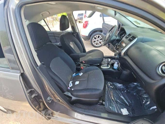 2014 Nissan Versa SV – miniatura 18