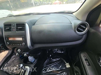 2014 Nissan Versa SV – miniatura 19