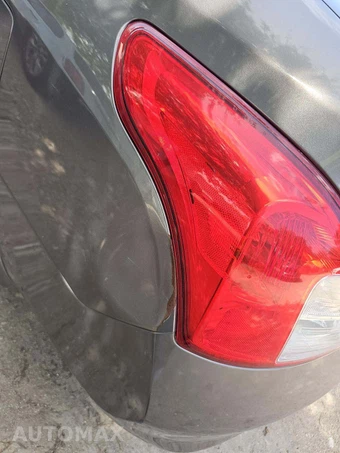 2014 Nissan Versa SV – miniatura 24