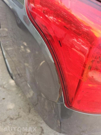 2014 Nissan Versa SV – miniatura 25