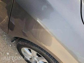 2014 Nissan Versa SV – miniatura 29