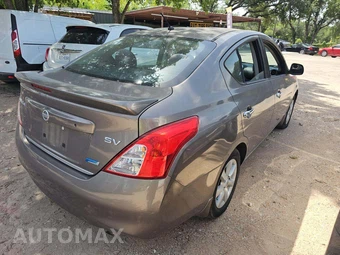 2014 Nissan Versa SV – miniatura 3