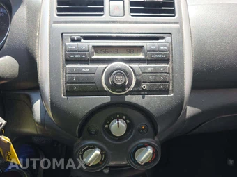 2014 Nissan Versa SV – miniatura 10