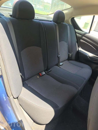 2014 Nissan Versa SV – miniatura 16