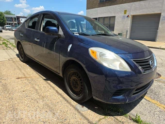 2014 Nissan Versa SV – miniatura 4