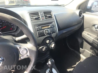 2014 Nissan Versa SV - miniatura 11