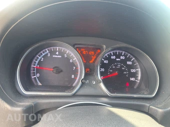 2014 Nissan Versa SV - miniatura 12