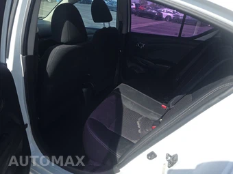 2014 Nissan Versa SV - miniatura 13