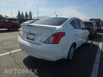 2014 Nissan Versa SV - miniatura 4