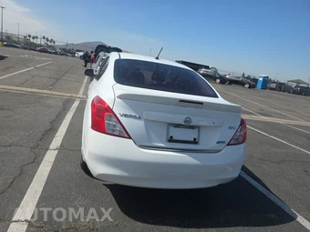 2014 Nissan Versa SV - miniatura 5