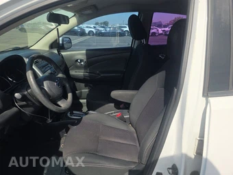 2014 Nissan Versa SV - miniatura 7
