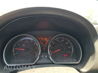2014 Nissan Versa SV – miniatura 12