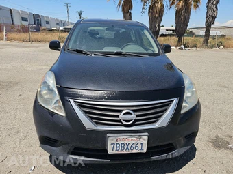 2014 Nissan Versa SV – miniatura 2
