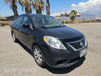 2014 Nissan Versa SV – miniatura 3