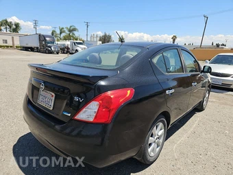 2014 Nissan Versa SV – miniatura 4