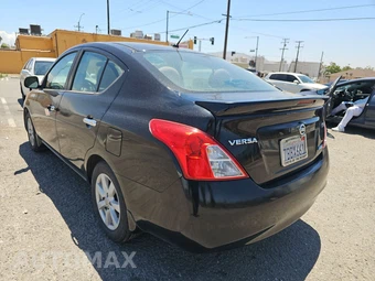 2014 Nissan Versa SV – miniatura 6
