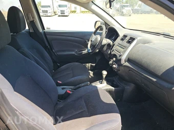 2014 Nissan Versa SV – miniatura 8
