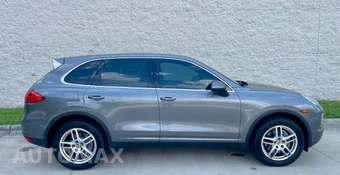 2014 Porsche Cayenne Diesel Platinum Ed. – miniatura 2