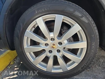 2014 Porsche Cayenne Platinum Ed. – miniatura 10