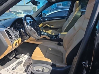 2014 Porsche Cayenne Platinum Ed. – miniatura 13
