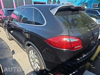 2014 Porsche Cayenne Platinum Ed. – miniatura 6