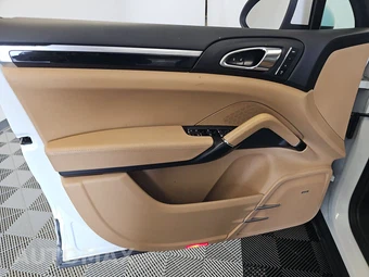 2014 Porsche Cayenne Platinum Ed. - miniatura 9