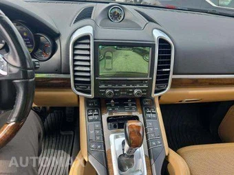 2014 Porsche Cayenne Platinum Ed. – miniatura 10