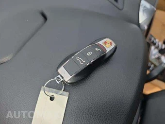 2014 Porsche Cayenne Platinum Ed. – miniatura 8