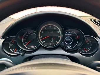 2014 Porsche Cayenne Turbo S - miniatura 27