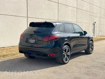 2014 Porsche Cayenne Turbo S - miniatura 9