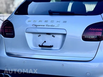 2014 Porsche Cayenne Turbo S - miniatura 22
