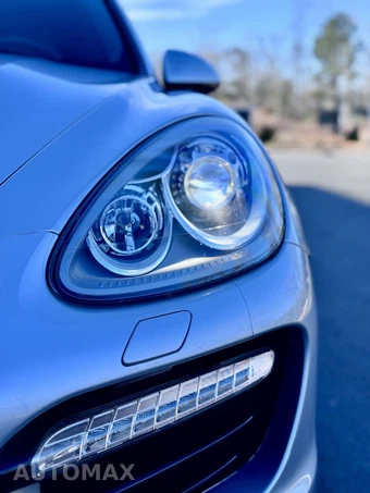 2014 Porsche Cayenne Turbo S - miniatura 28