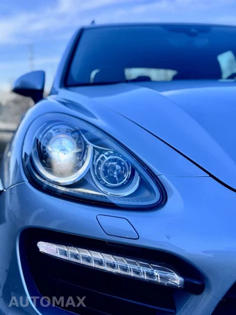 2014 Porsche Cayenne Turbo S - miniatura 29