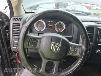 2014 Ram 1500 Express Crew Cab Short Bed – miniatura 10