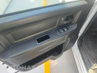 2014 Ram 1500 Express Crew Cab Short Bed - miniatura 9