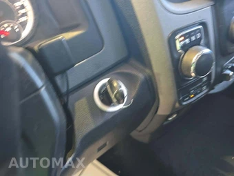 2014 Ram 1500 Express Extended Cab Medium Bed – miniatura 8