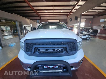 2014 Ram 1500 SLT Crew Cab Medium Bed - miniatura 2
