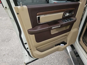 2014 Ram 2500 Laramie Crew Cab Medium Bed - miniatura 9