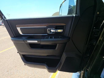 2014 Ram 3500 Laramie Crew Cab Medium Bed - miniatura 9