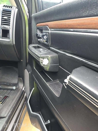 2014 Ram 3500 Laramie Extended Crew Cab Medium Bed DRW - miniatura 24