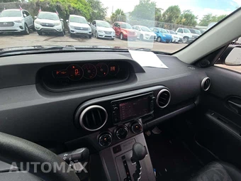 2014 Scion xB – miniatura 10