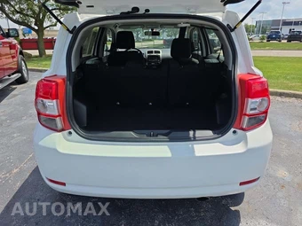 2014 Scion xD - miniatura 14