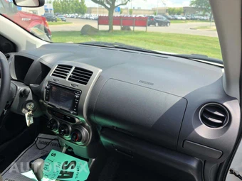 2014 Scion xD - miniatura 19