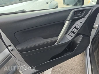 2014 Subaru Forester 2.5i Premium - miniatura 9