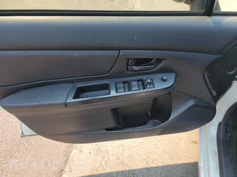 2014 Subaru Impreza 5-Door 2.0i Hatchback - miniatura 9