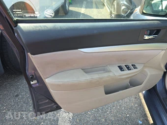 2014 Subaru Legacy 2.5i Premium – miniatura 9