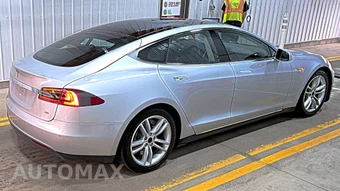 2014 Tesla Model S 85 – miniatura 4