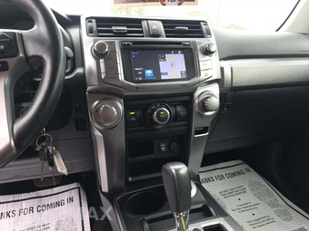 2014 Toyota 4Runner SR5 – miniatura 10